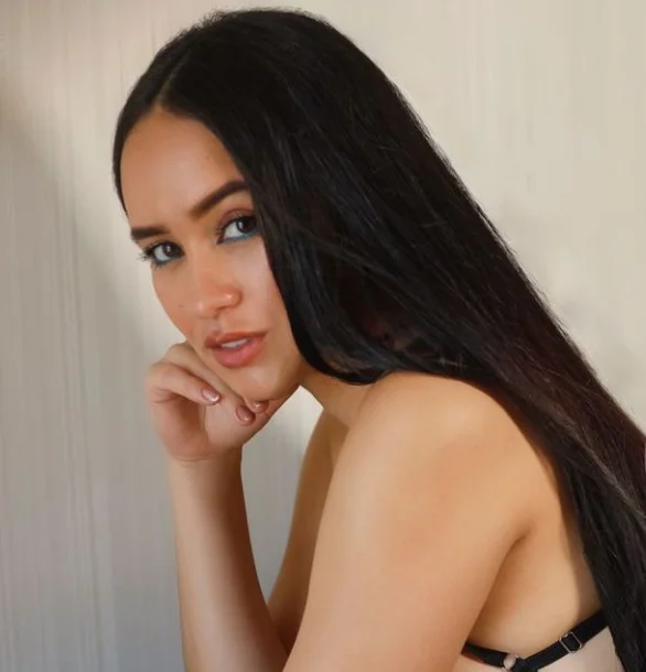Screenshot_17-11-2024_155937_www.fgirl.ch.webp